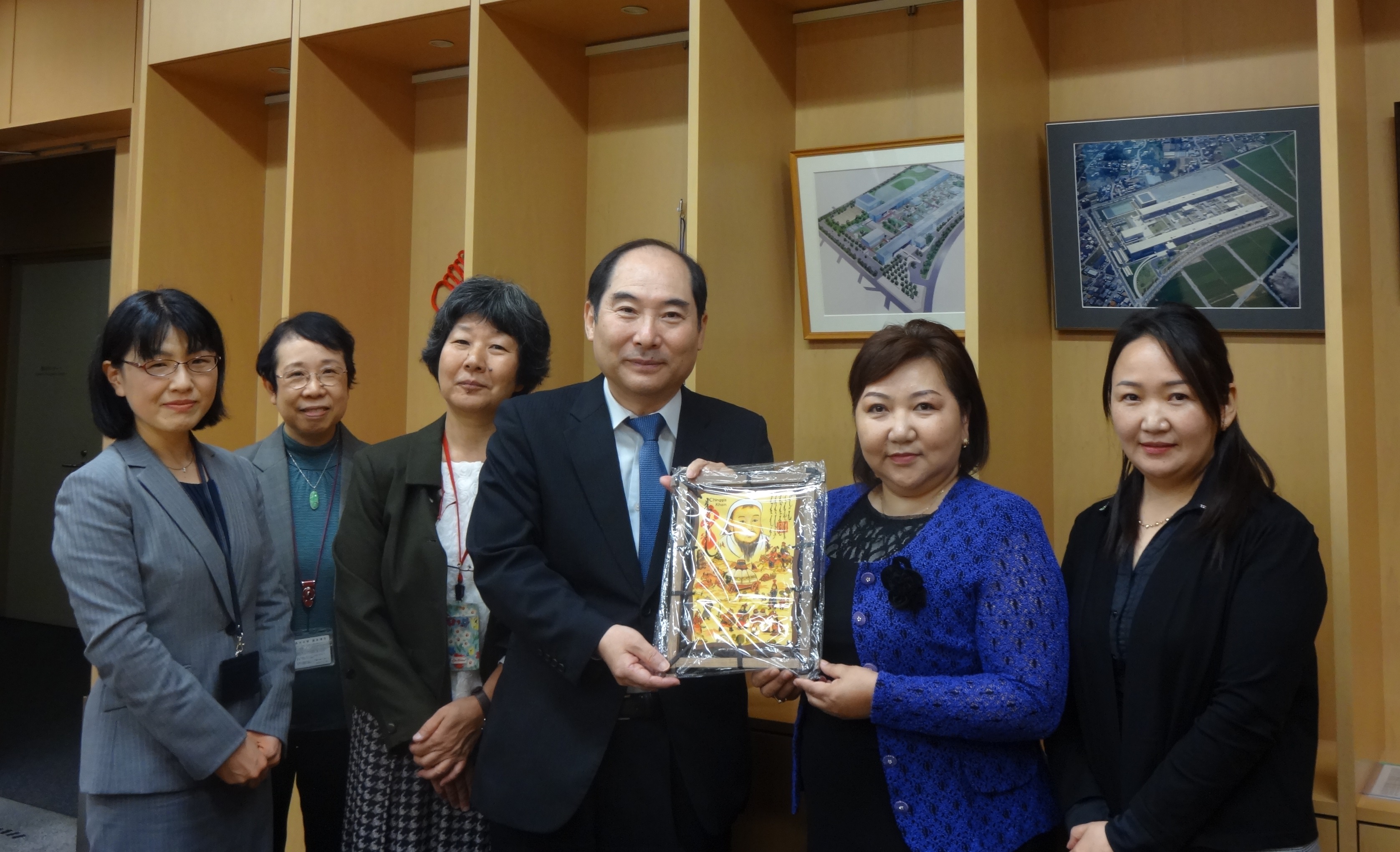 モンゴル国立医科大学教員と本学学長教員